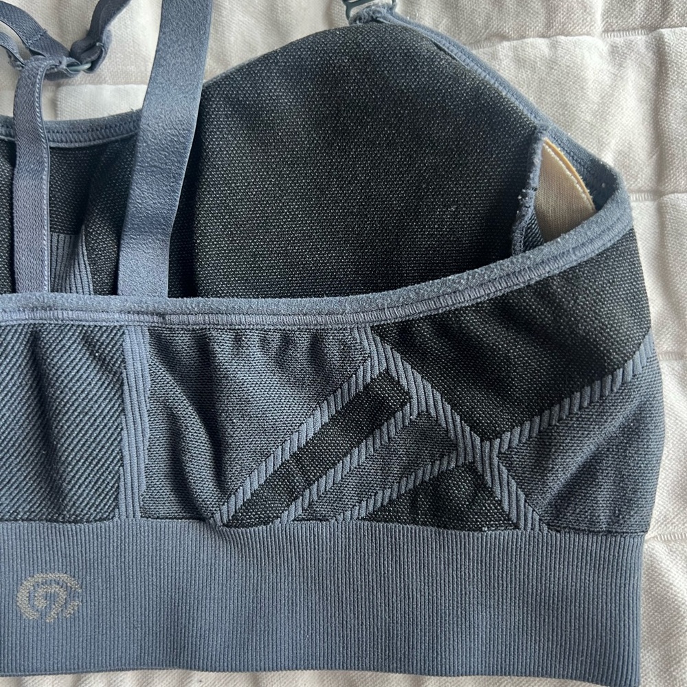 Women’s sports bras target (2 bras) - Picture 5 of 9